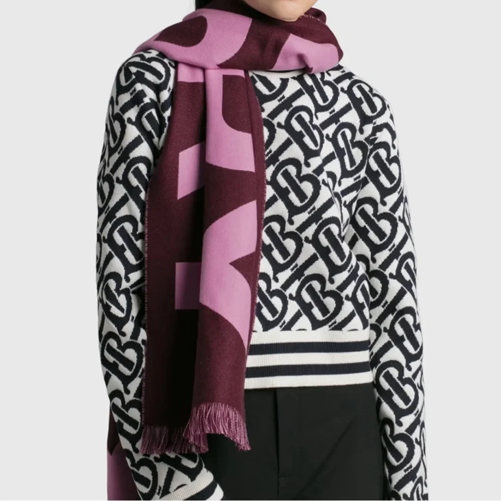 NWT authentic Burberry logo wool jacquard scarf - Picture 5 of 6